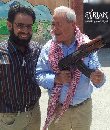 Photographie de Bourhan Ghalioun en présence de djihadistes. Copyright © SIHR-Madaniya.info